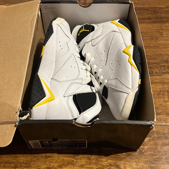 white black and yellow jordan 7